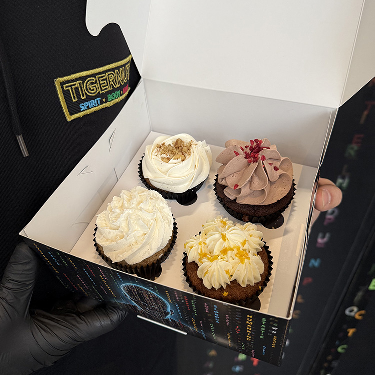 Take away muffiny a cupcakes