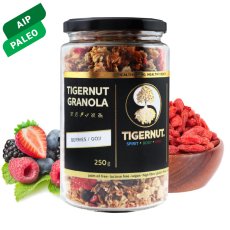 Tiger nut granola with berries and goji berries