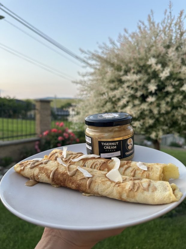 Cream made from roasted peeled tiger nuts from Valencia with coconut