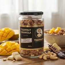 TIGERNUT granola z białą karobową czekoladą, nerkowcami i mango
