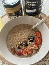 Porridge mit Mohn und Zwetschgen