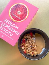 Granola z tygřích ořechů s bobulemi a goji