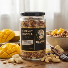 TIGERNUT Granola s bielou karobovou čokoládou, kešu a mangom
