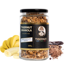 Granola z lupínků loupaného tygřího ořechu z Valencie s karobocou čokoládou a banánem