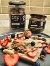 Granola z lupienkov lúpaného tigrieho orecha z Valencie s karobovou čokoládou a višňou
